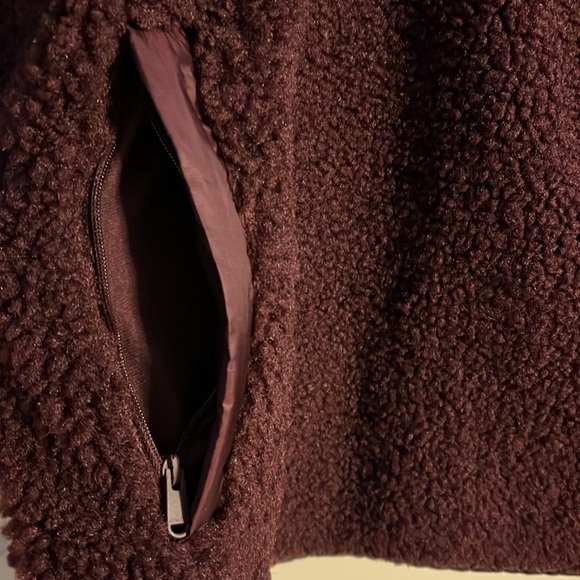 NWT Athleta Cozy Sherpa Snap Sweatshirt in Burgundy - Small - Picture 8 of 8